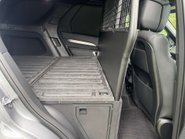 Land Rover Discovery 3.0 Discovery Dynamic HSE D MHEV Automatic 4WD 5dr 35