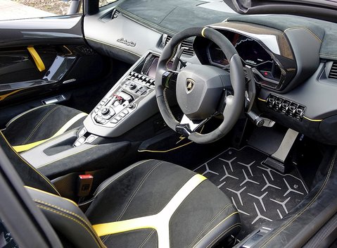 Lamborghini Aventador SV LP750-4 Roadster 11