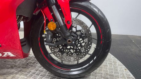 Honda CBR 2024 74 PLATE E-CLUTCH ONLY 240 MILES MOT AUTO 650CC SPORTS BIKE 33