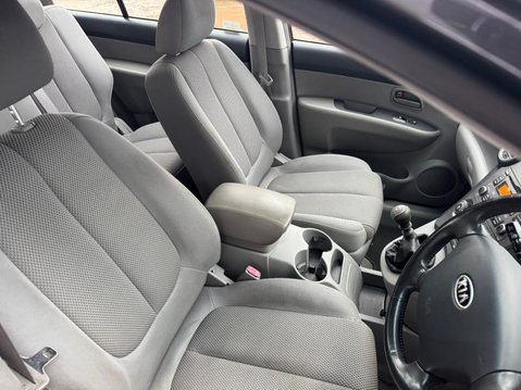 Kia Carens 2.0 CRDi SR 5dr (7 Seats) 11