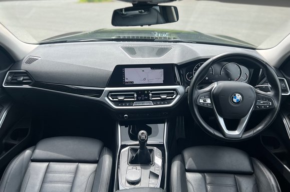 BMW 3 Series 318D SPORT 42