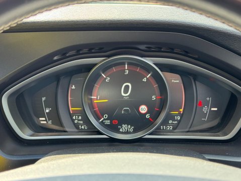 Volvo V40 2.0 D3 R-Design Nav Plus Euro 6 (s/s) 5dr 33