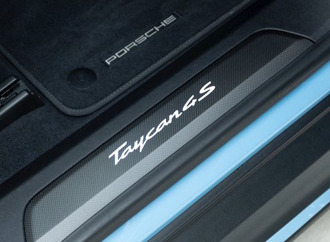 Porsche Taycan 4S 23