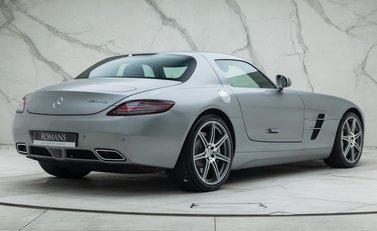 Mercedes-Benz SLS AMG 8