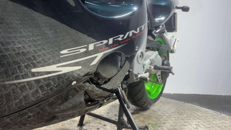 Triumph Sprint 2004 ONLY 13K EYE CATCHING SPORTS TOURING 955CC 17