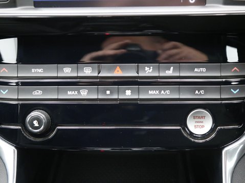 Jaguar XE 2.0d R-Sport Auto Euro 6 (s/s) 4dr 17