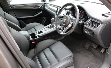 Porsche Macan Turbo 17