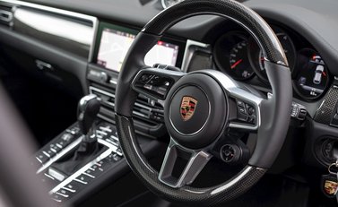 Porsche Macan Turbo 11