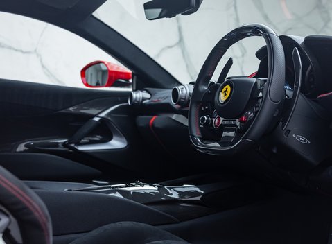 Ferrari 812 Competizione 11