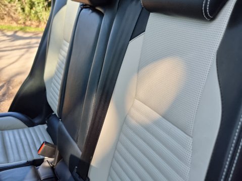 Land Rover Discovery Sport R-DYNAMIC SE MHEV 44