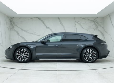 Porsche Taycan 4S Cross Turismo 2