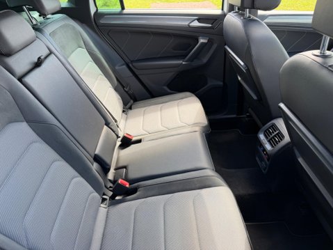 Volkswagen Tiguan 2.0 TDI R-Line Euro 6 (s/s) 5dr 39