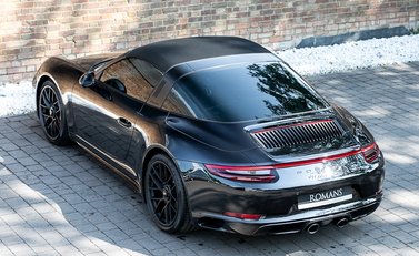 Porsche 911 (991.2) Targa 4 GTS 11