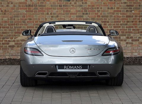 Mercedes-Benz SLS AMG GT Roadster 10