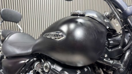 Triumph Thunderbird STORM 2012 21K LONG MOT BIG CC CRUISER TWIN 1700CC 27