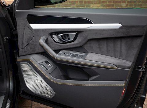 Lamborghini Urus 24
