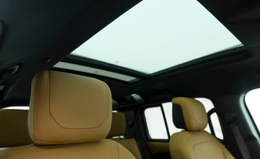 Land Rover Defender 110 V8 11