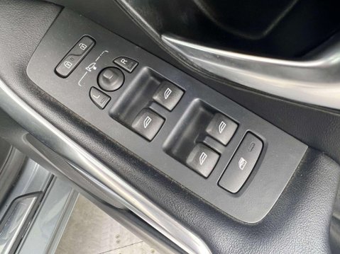 Volvo V40 2.0 T2 R-Design Pro Euro 6 (s/s) 5dr 26