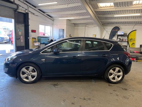Vauxhall Astra 2.0 CDTi SRi Auto Euro 5 5dr 4