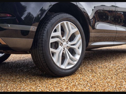 Land Rover Range Rover Evoque 2.0 Range Rover Evoque R-Dynamic SE MHEV Auto 4WD 5dr 40