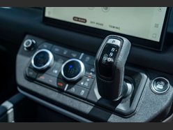 Land Rover Defender 3.0 Defender X-Dynamic HSE D MHEV Auto 4WD 5dr 15
