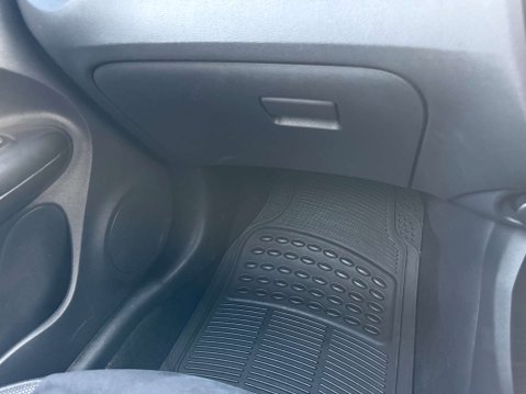 Nissan Juke 1.6 Juke N-Connecta CVT 5dr 21