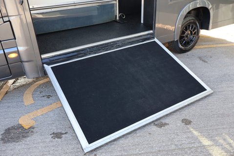 Renault Master 3.5 ton Coach Built Freddie Gover Horsebox with uprated suspension alloys  16