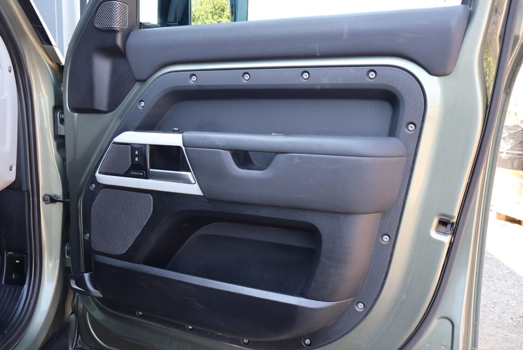 Land Rover Defender 110 D250 HARD TOP SE MHEV styled by Seeker BIG SPEC 15