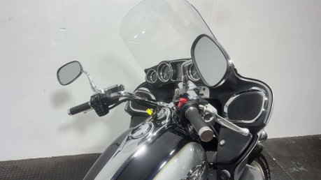 Kawasaki Vulcan 1700 VOYAGER 2010 40K NEW MOT SERVICED LARGE TOURER CRUISER BIKE 49