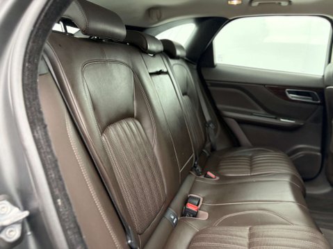 Jaguar F-Pace 2.0 F-PACE Portfolio AWD i Auto 4WD 5dr 25