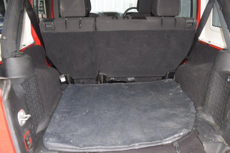 Jeep Wrangler Sahara Unlimited Edition Auto 33