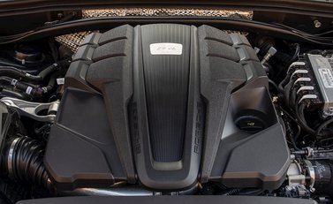 Porsche Macan Turbo 29