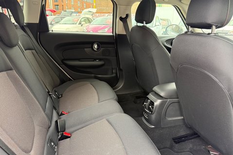 Mini Clubman COOPER CLASSIC LOOK! ONLY 24000 MILES..SAT NAV..CRUISE 18" ALLOYS 3