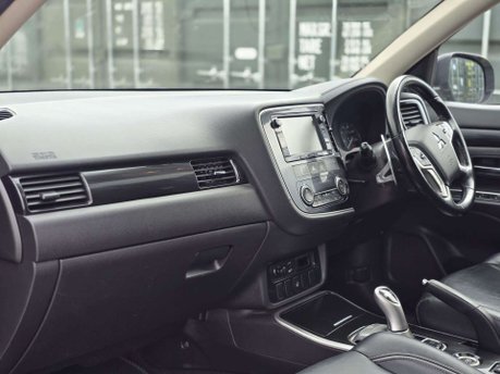 Mitsubishi Outlander 2.0h 12kWh GX4h SUV 5dr Petrol Plug-in Hybrid CVT 4WD Euro 6 (s/s) (200 ps) 14