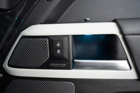 Land Rover Defender 2.0 P400e 15.4kWh X-Dynamic HSE SUV 5dr Petrol Plug-in Hybrid Auto 4WD Euro 22