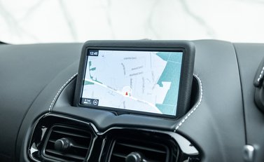 Aston Martin Vantage V8 21