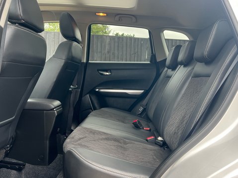 Suzuki Vitara SZ5 BOOSTERJET MHEV 9