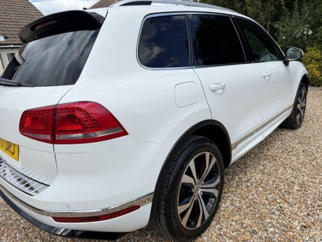 Volkswagen Touareg 3.0 TDI V6 BlueMotion Tech R-Line Tiptronic 4WD Euro 6 (s/s) 5dr 10