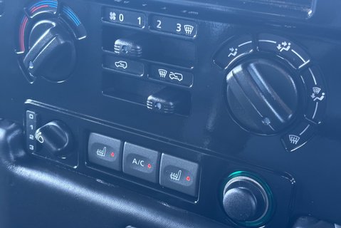 Land Rover Defender 90 TD Autobiography Station Wagon - 1/100 Made - LR Service History 22