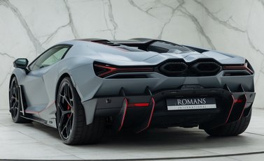 Lamborghini Revuelto 10