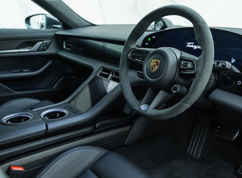 Porsche Taycan Turbo S Sport Turismo 10