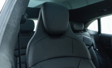 Porsche Taycan Turbo S Cross Turismo 11