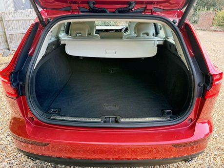 Volvo V60 2.0 D4 Momentum Pro Auto Euro 6 (s/s) 5dr 23