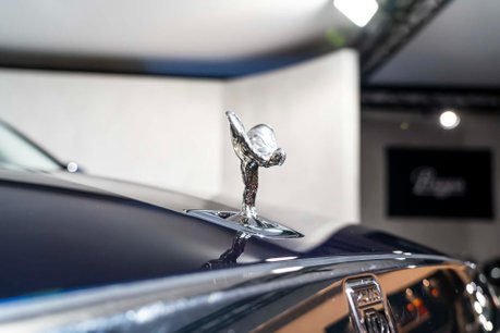 Rolls-Royce Ghost V12. STARLIGHT. H, C & M SEATS. REAR ENTERTAINMENT. HUD. A/CRUISE CONTROL 42