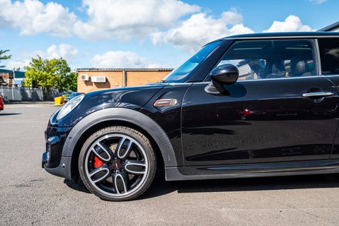 Mini Hatch 2.0 John Cooper Works Auto 3dr 23