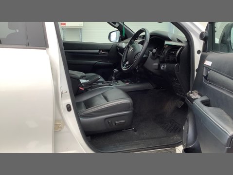 Toyota Hilux Invincible X | Auto | 2.8 LT | Double Cab | Sensors | EURO 6 | NO VAT 9