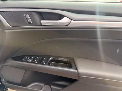 Ford Mondeo 1.6 TDCi ECOnetic Titanium Euro 5 (s/s) 5dr 27