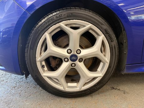 Ford Focus 2.0T EcoBoost ST-2 Euro 5 (s/s) 5dr 23