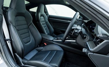 Porsche 911 Turbo S (992) 10