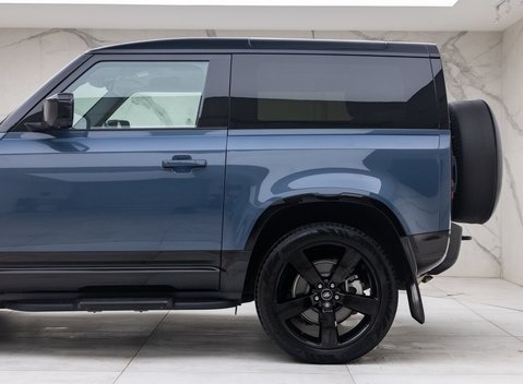 Land Rover Defender 90 D300 X-DYNAMIC HSE 46